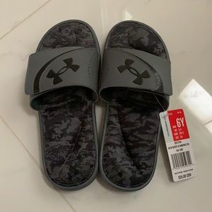 New under armour slides - size 38.5